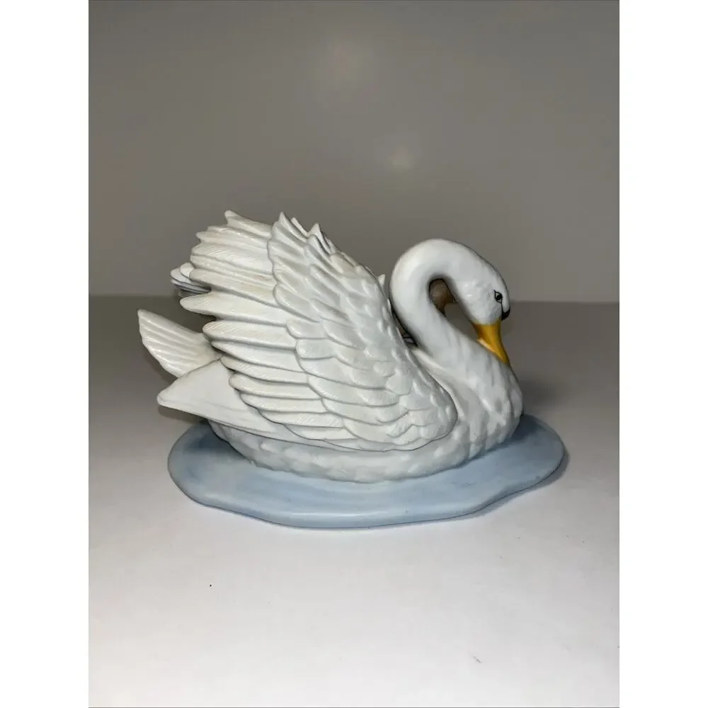 Vintage Homco Ceramic Swimming Swan w. Two Baby Swans , #1427 No Chips Or Cracks
